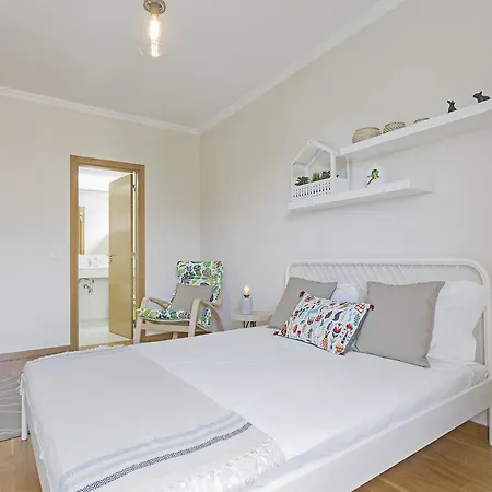 Jasmineiro Ii By An Island 丰沙尔