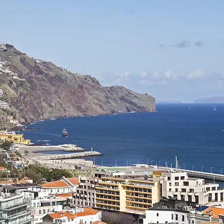 Jasmineiro Ii By An Island