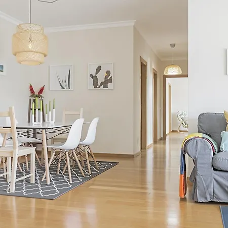 Jasmineiro Ii By An Island