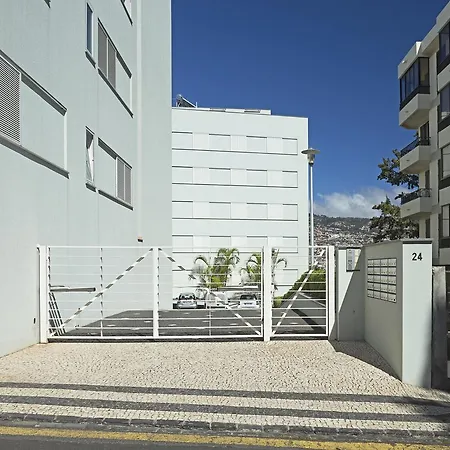 Jasmineiro Ii By An Island