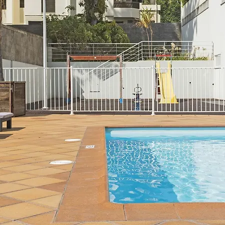 Jasmineiro Ii By An Island *