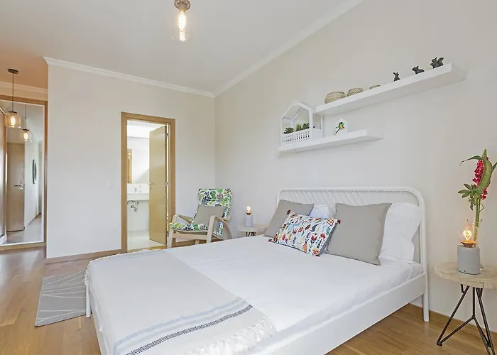 Jasmineiro Ii By An Island 푼샬