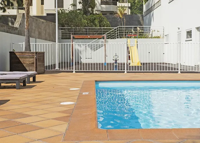 Jasmineiro Ii By An Island *